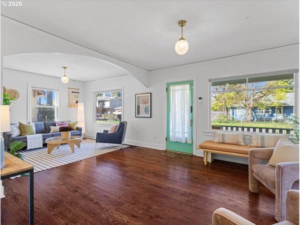 5806 SE NEHALEM ST, Portland, OR 97206