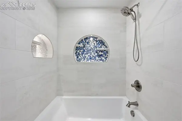 6530 Arequa Ridge LN, Colorado Springs, CO 80919