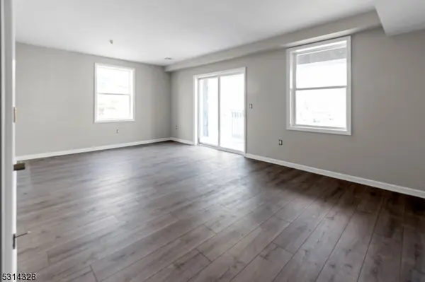 862 E Jersey St #5, Elizabeth City, NJ 07201