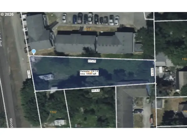 1106 WOOD AVE, Kelso, WA 98626