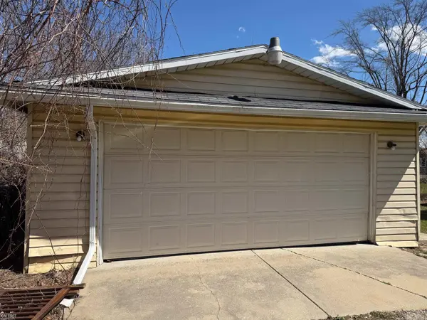 1147 Norton ST, Burton, MI 48529