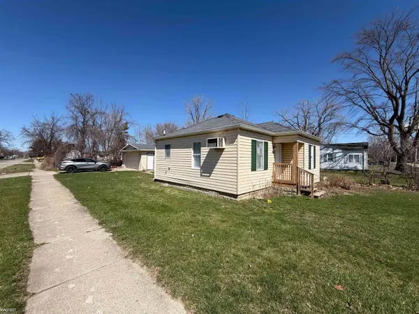 1147 Norton ST, Burton, MI 48529