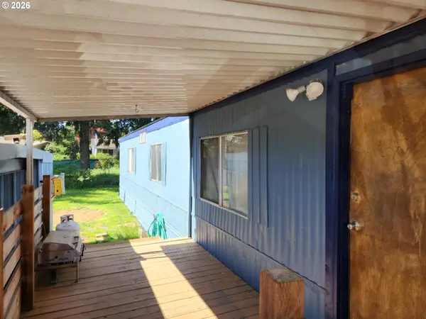 13531 CLAIRMONT WAY #100, Oregon City, OR 97045