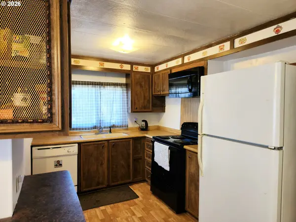 13531 CLAIRMONT WAY #100, Oregon City, OR 97045