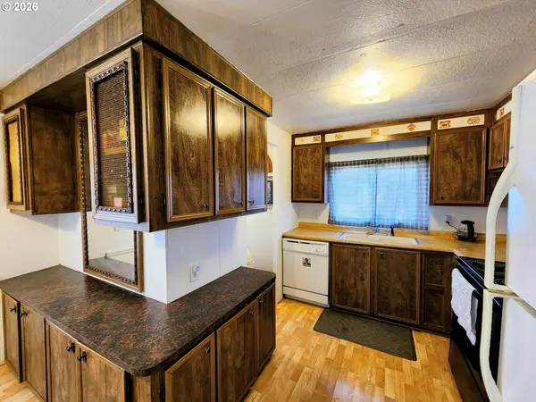 13531 CLAIRMONT WAY #100, Oregon City, OR 97045