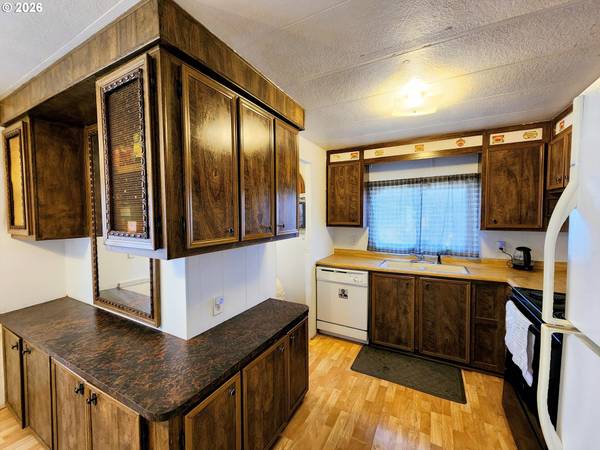 13531 CLAIRMONT WAY #100, Oregon City, OR 97045