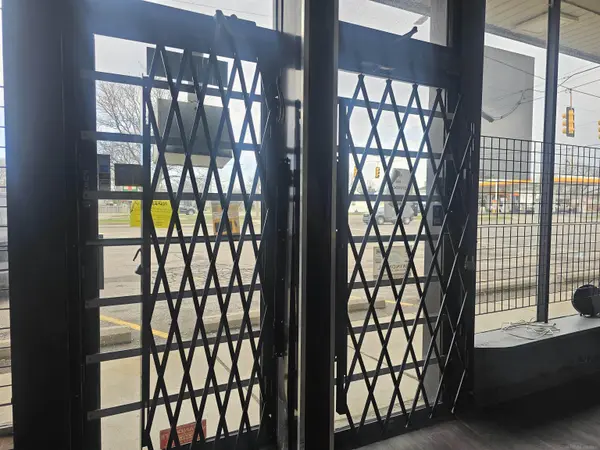 14976 10 mile RD, Eastpointe, MI 48021