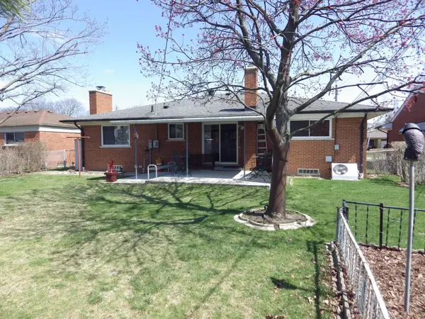 29619 Pinto DR, Warren, MI 48093