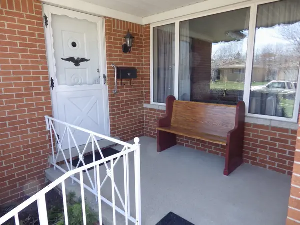 29619 Pinto DR, Warren, MI 48093