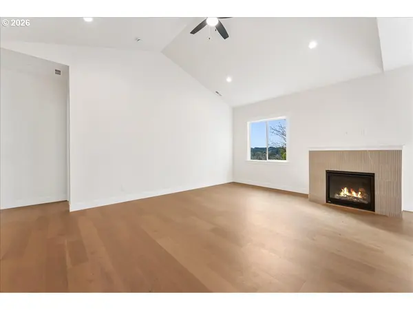 737 SE FOREST GLEN RD, Estacada, OR 97023