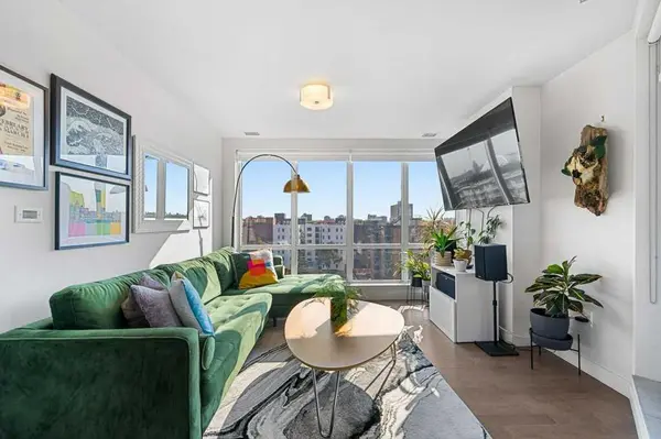 303 13 AVE SW #810, Calgary, AB T2R 0Y9