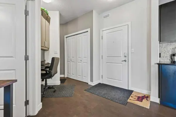 11 Millrise DR SW #424, Calgary, AB T2Y 0K7