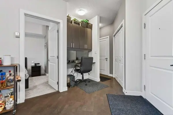 11 Millrise DR SW #424, Calgary, AB T2Y 0K7