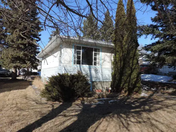 4938 51 AVE, Bentley, AB T0C 0J0