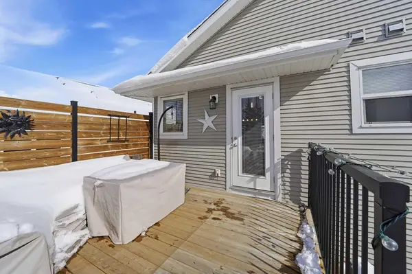 32 Rozier Close, Sylvan Lake, AB T4S 0B8