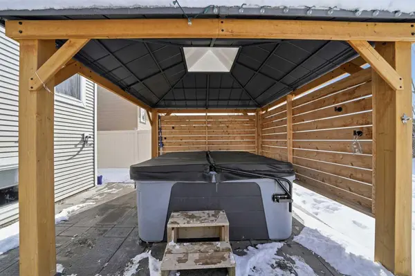 32 Rozier Close, Sylvan Lake, AB T4S 0B8