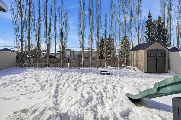 32 Rozier Close, Sylvan Lake, AB T4S 0B8