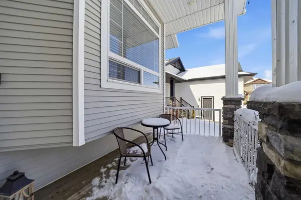 32 Rozier Close, Sylvan Lake, AB T4S 0B8