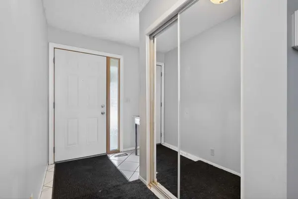 53 Millrise LN SW, Calgary, AB T2Y 2C4