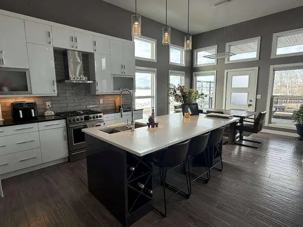 10522 101 AVE, Sexsmith, AB T0H 3C0