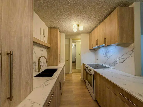 4001B 49 ST NW #2106, Calgary, AB T3A 2C9