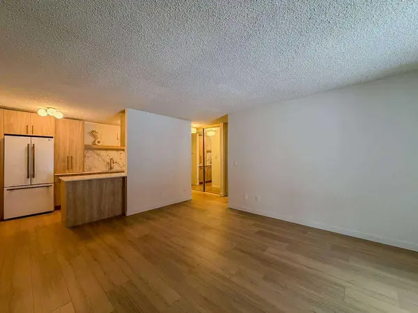 4001B 49 ST NW #2106, Calgary, AB T3A 2C9