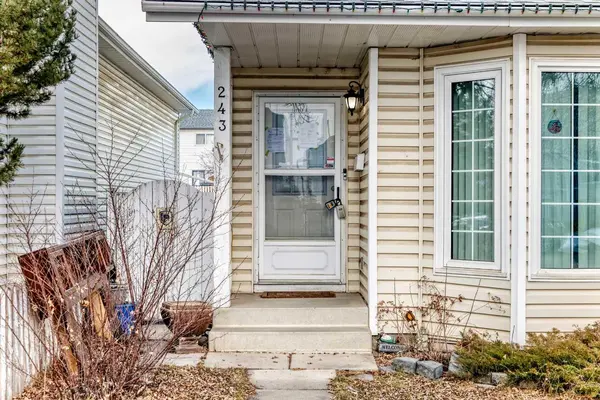 243 Erin Meadow Close, Calgary, AB T2B 3E6