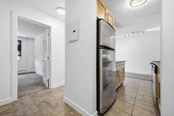 620 15 AVE SW #402, Calgary, AB T2R 0R5
