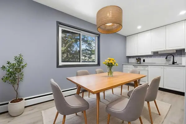 3103 Blakiston DR NW #203, Calgary, AB T2L1L7