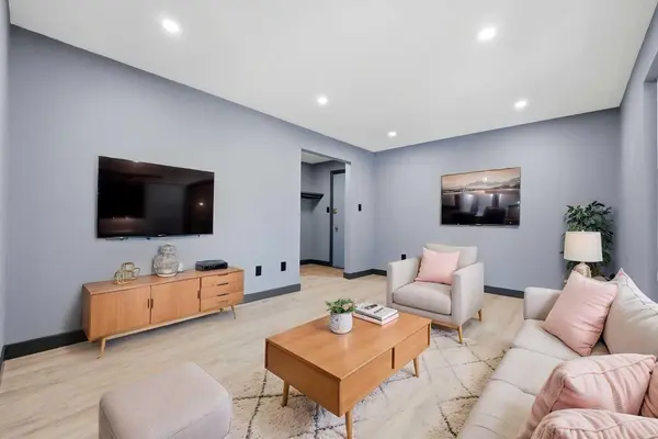 3103 Blakiston DR NW #203, Calgary, AB T2L1L7