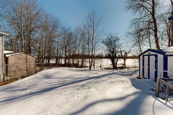 18 Soper ST, Whitecourt, AB T7S 1V2