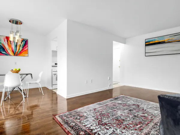 8 Kingsbridge CT #407, Toronto C07, ON M2R 1L5