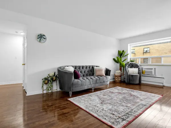 8 Kingsbridge CT #407, Toronto C07, ON M2R 1L5