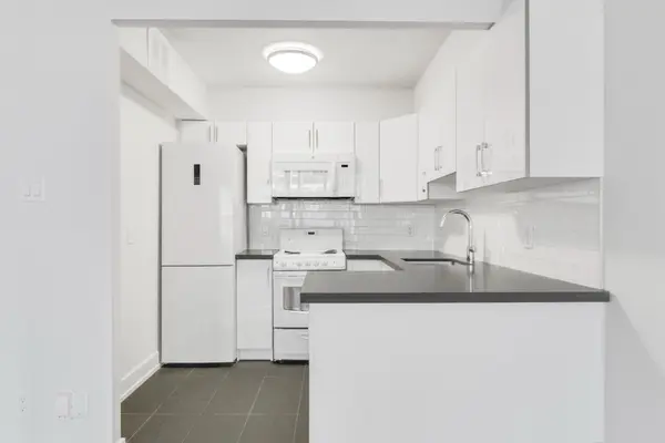 33 Isabella ST #511, Toronto C08, ON M4Y 2P7