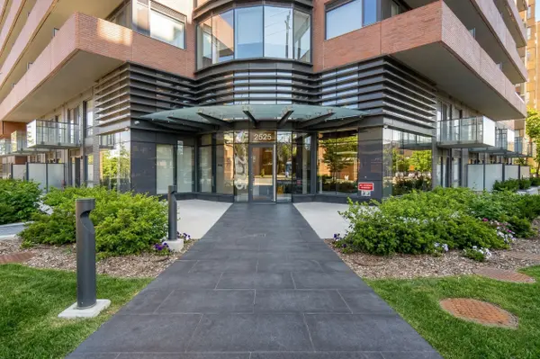 2525 Bathurst ST #407, Toronto C04, ON M6B 2Y9