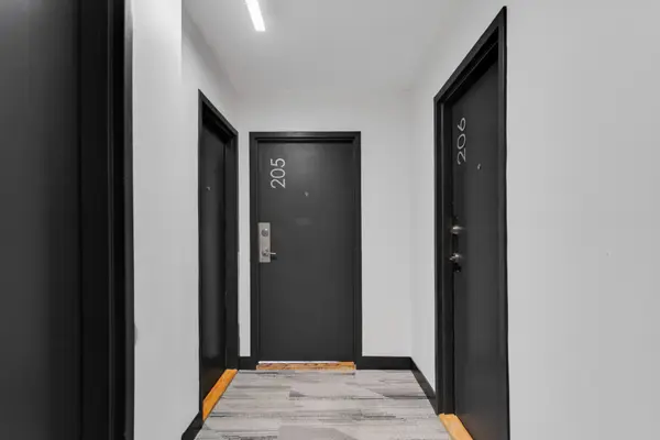 33 Isabella ST #205, Toronto C08, ON M4Y 2P7