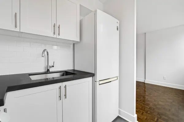 33 Isabella ST #205, Toronto C08, ON M4Y 2P7