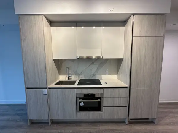 180 Front ST E #2915, Toronto C08, ON M5A 0A9