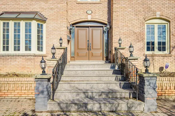 21 Kirkdale CRES, Toronto C13, ON M3B 2J7