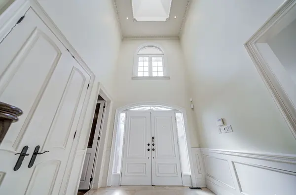 21 Kirkdale CRES, Toronto C13, ON M3B 2J7