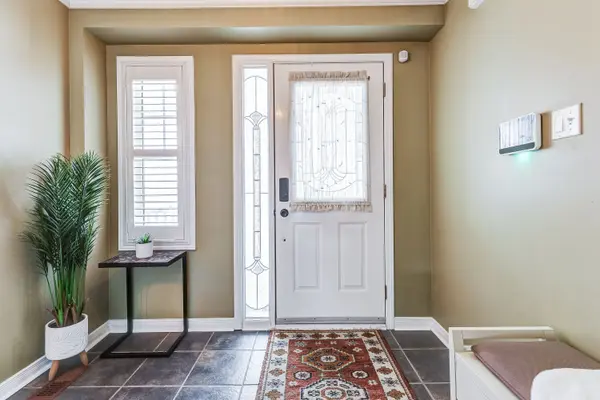 15 Brownridge PL, Whitby, ON L1P 1W3