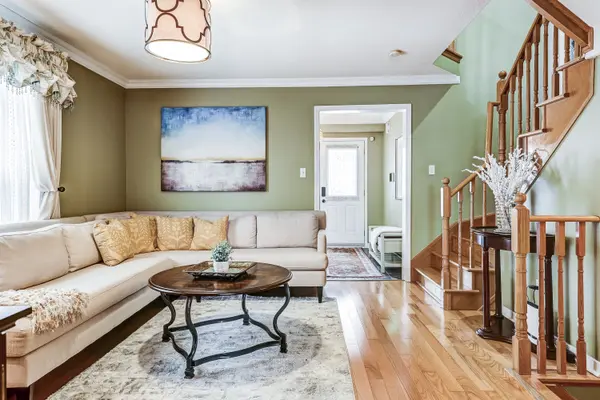 15 Brownridge PL, Whitby, ON L1P 1W3