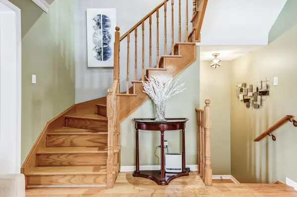 15 Brownridge PL, Whitby, ON L1P 1W3