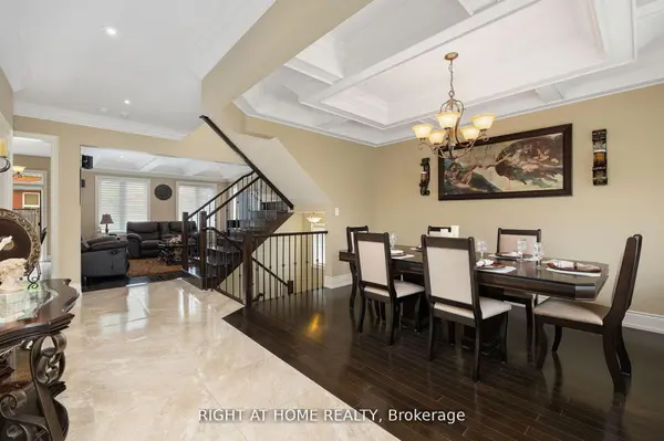 25 CHARTERHOUSE DR N, Whitby, ON L1R 3R8