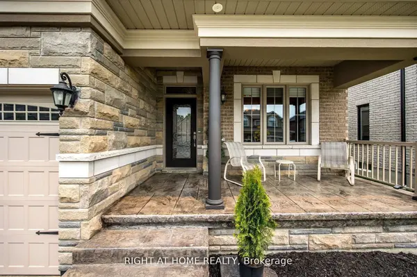 25 CHARTERHOUSE DR N, Whitby, ON L1R 3R8