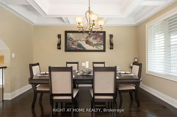 25 CHARTERHOUSE DR N, Whitby, ON L1R 3R8