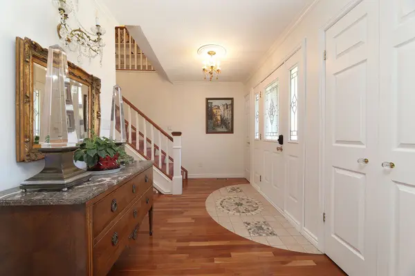 898 Beaufort CT, Oshawa, ON L1G 7J7