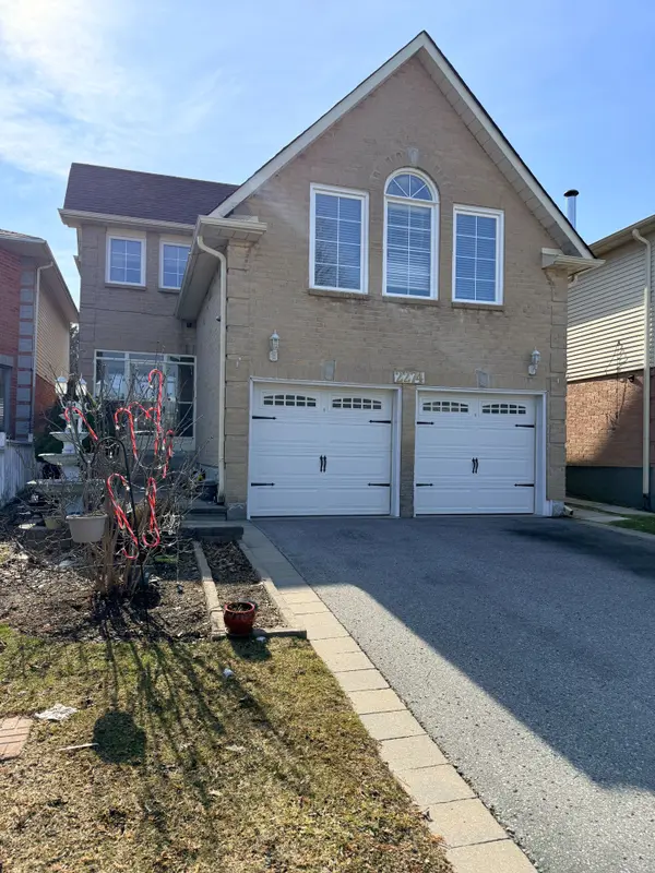2274 Chapman CT, Pickering, ON L1X 2E8