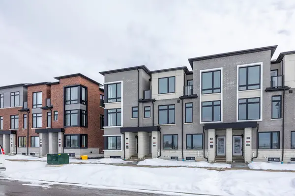 16 Pluto WAY, Whitby, ON L1M 0M7