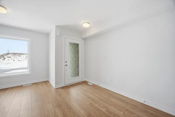 16 Pluto WAY, Whitby, ON L1M 0M7